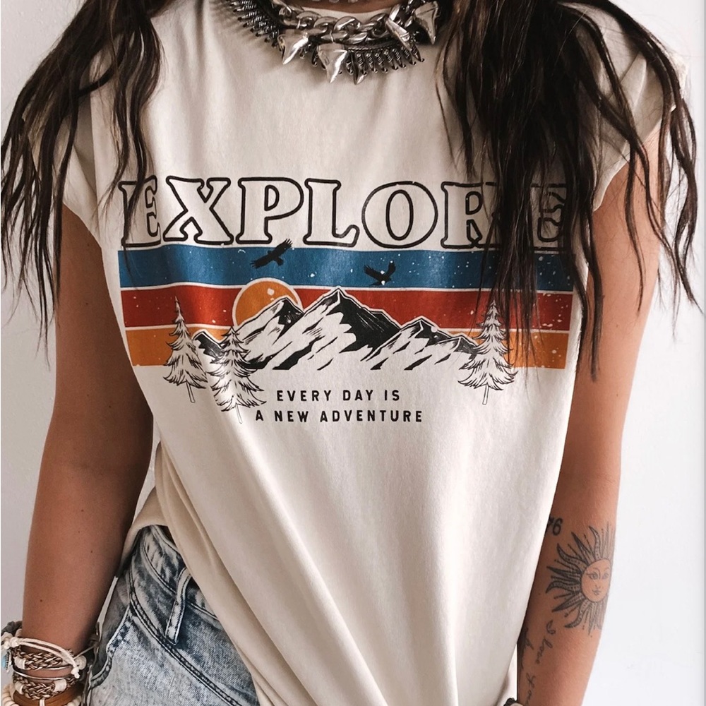 Pebby Forevee Explore Side Slit Tee